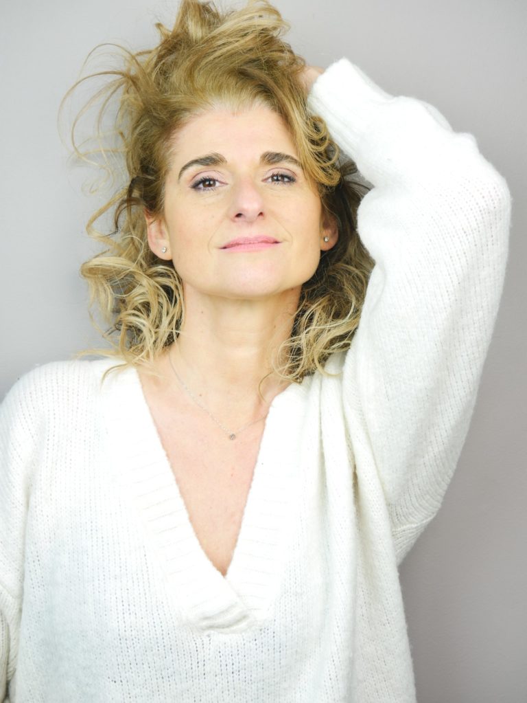 Book Sabrina Nanni #comédienne - Crédit Photo © Steeven Tareau