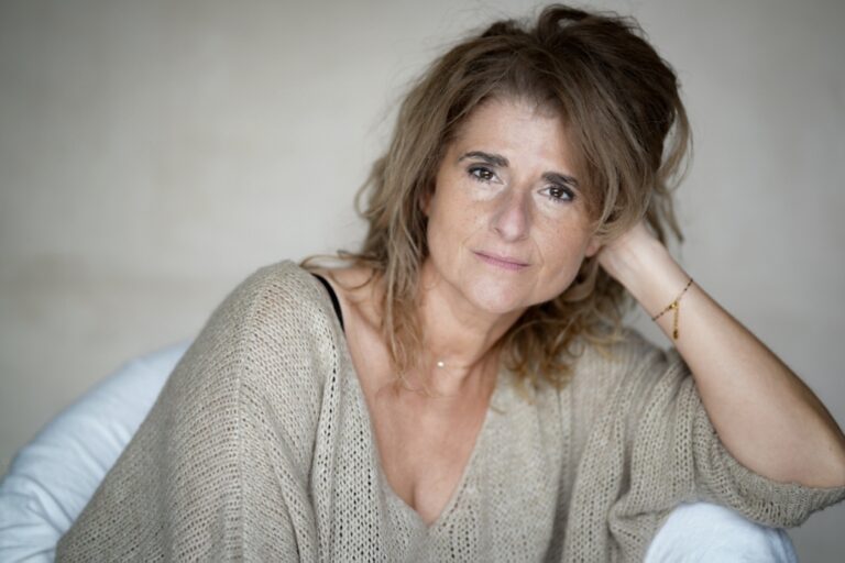 Book Sabrina Nanni #comédienne - Crédit Photo © Julie Rodembour